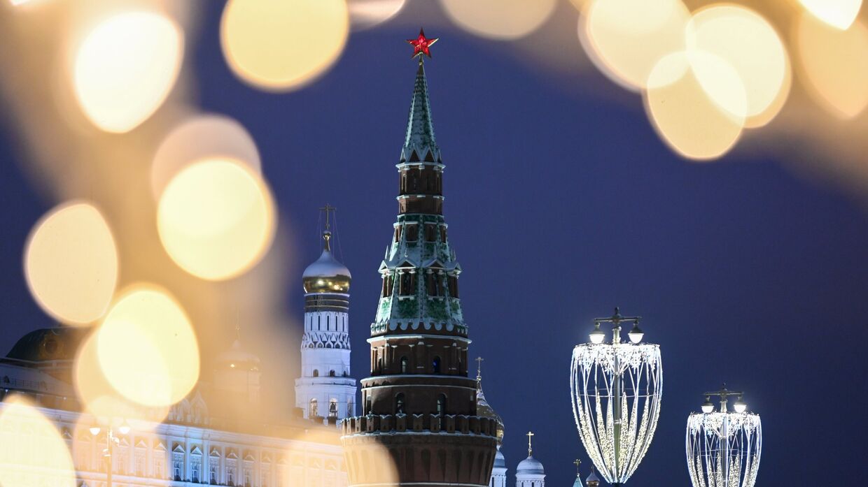 Новогодняя иллюминация у Московского Кремля