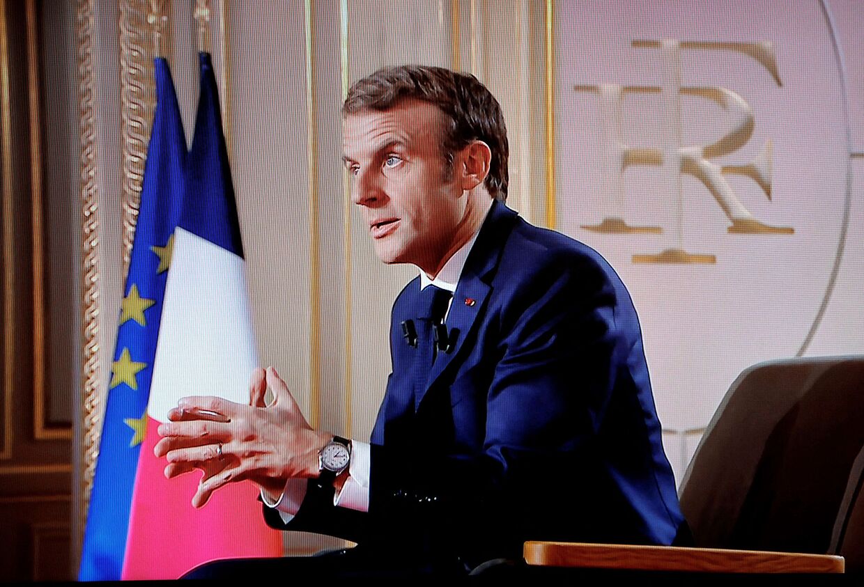 Президент Франции Эммануэль Макрон во время интервью