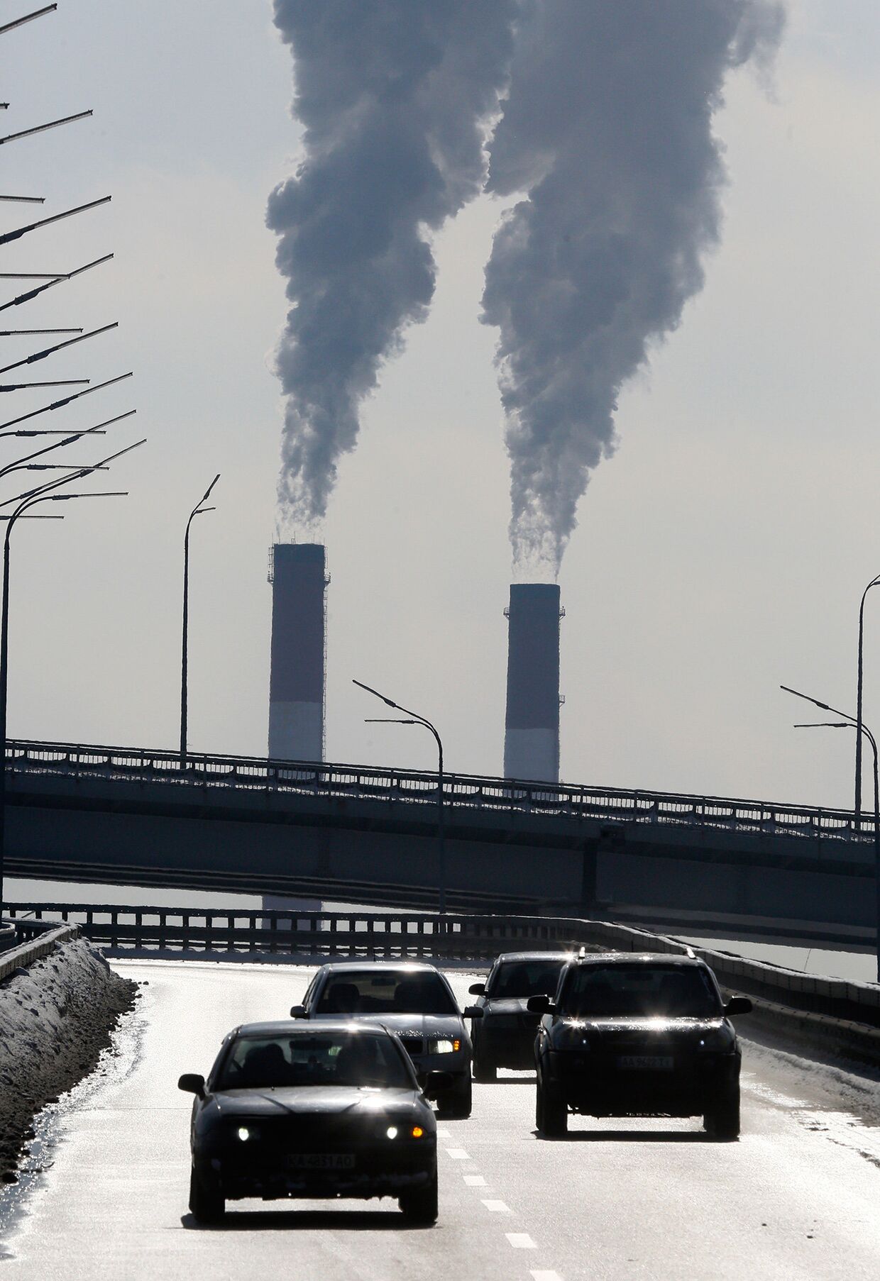 Трубы теплоэлектростанции в Киеве, Украина