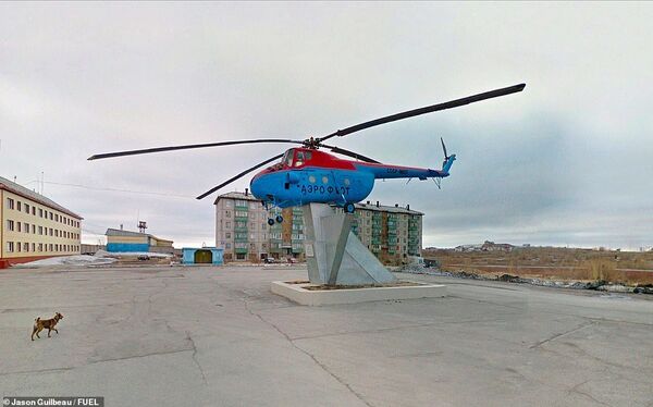 Советские монументы и уличные памятники