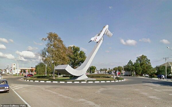 Советские монументы и уличные памятники