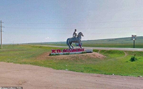 Советские монументы и уличные памятники