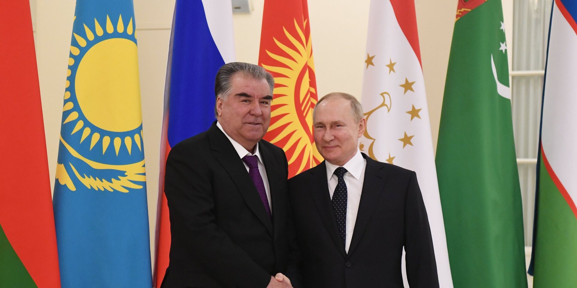 Президент РФ В. Путин принял участие в неформальной встрече руководителей государств - участников СНГ - ИноСМИ, 1920, 14.12.2025