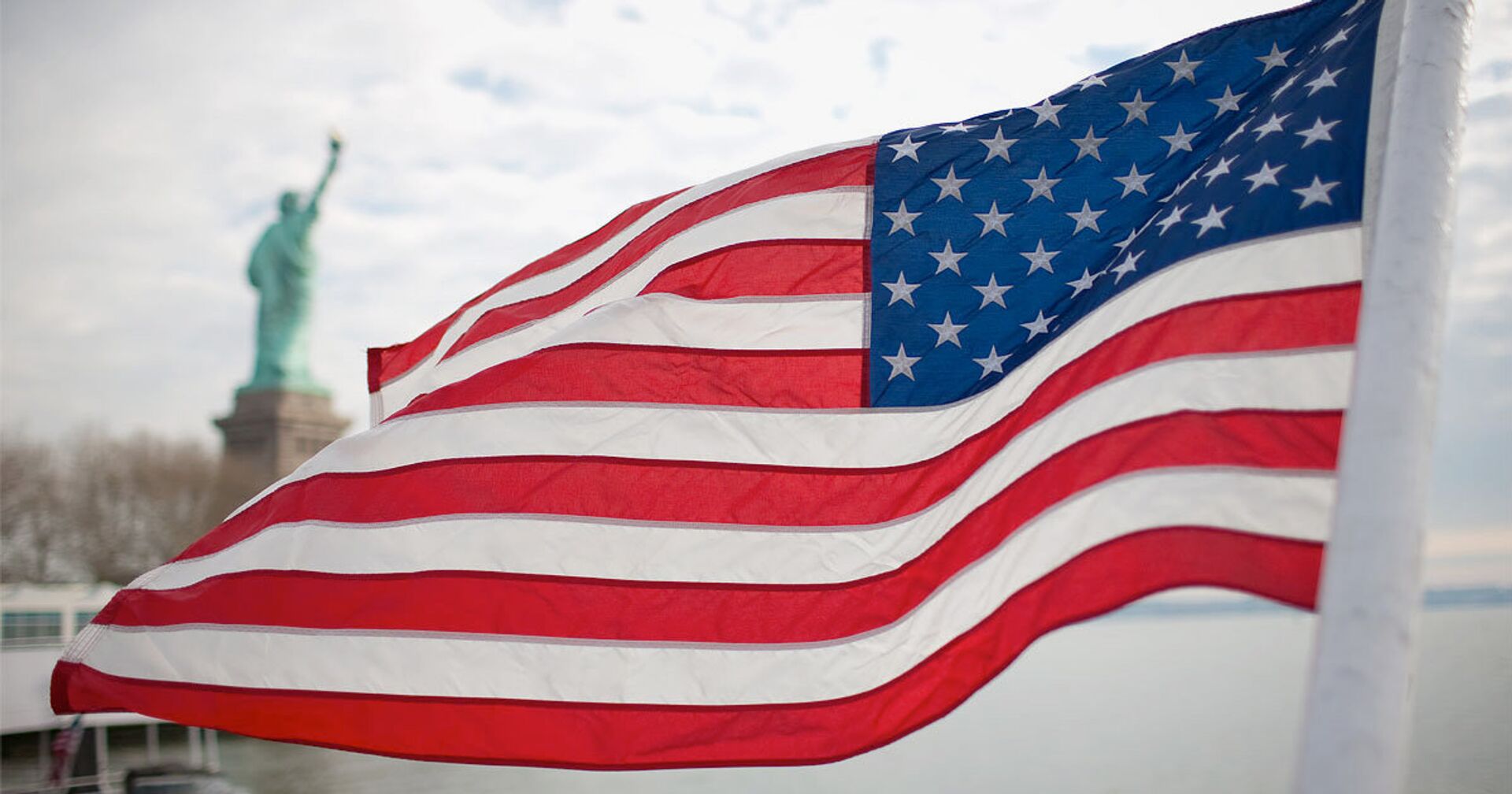Американский флаг на фоне статуи Свободы - ИноСМИ, 1920, 11.01.2022