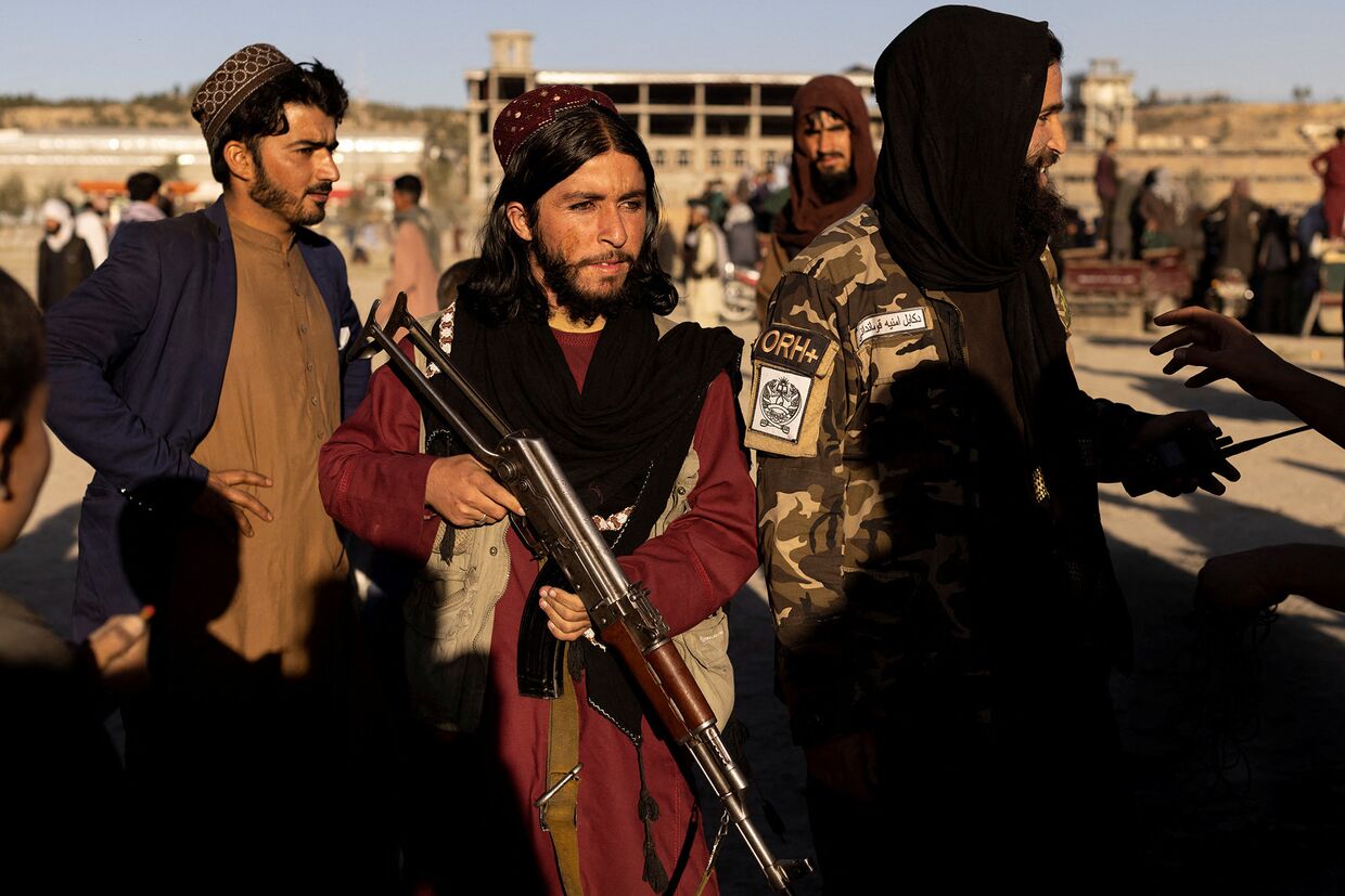 Члены движения Талибан (запрещенная в РФ организация) в центре Кабула