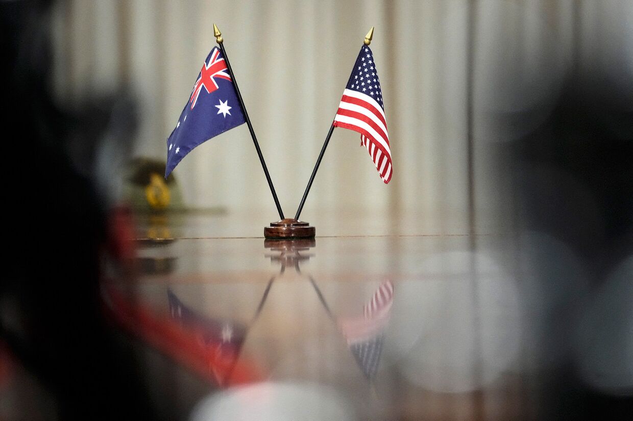 Флаги США и Австралии