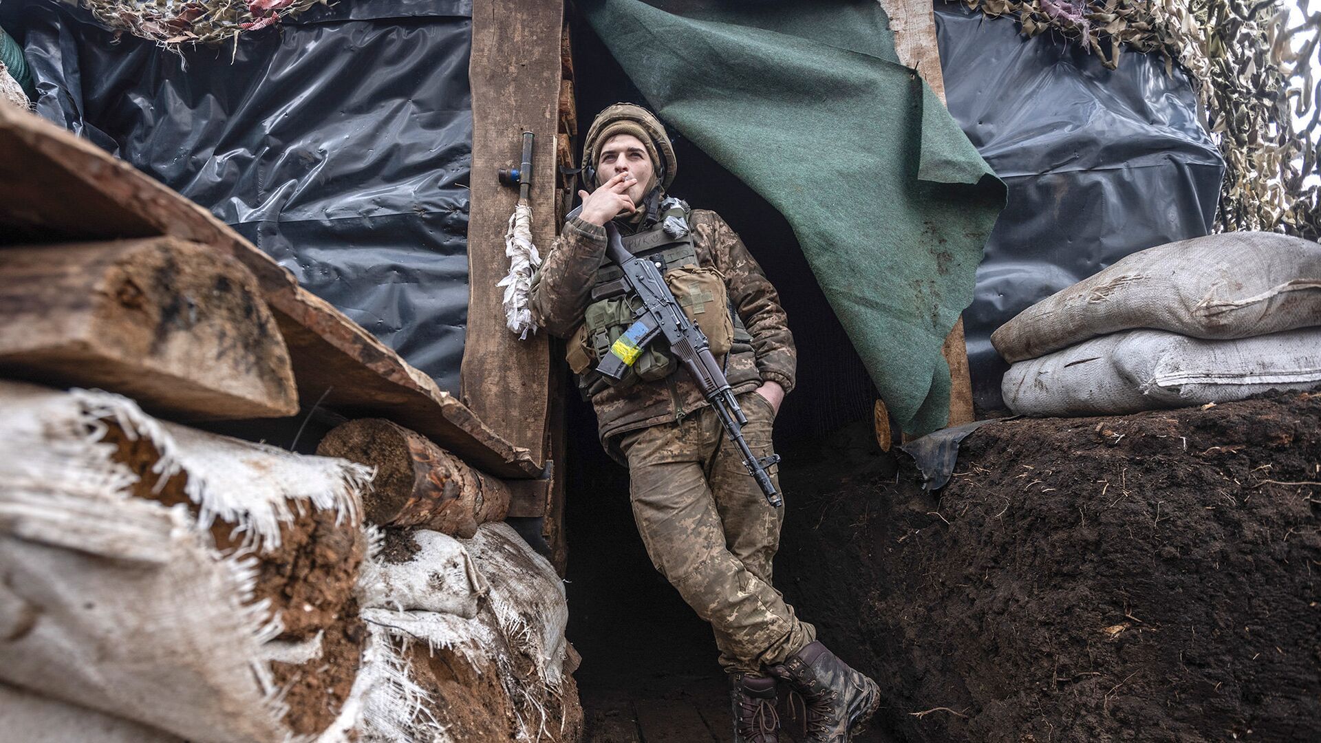 Украинский солдат на линии разграничения в Донецкой области - ИноСМИ, 1920, 17.01.2022